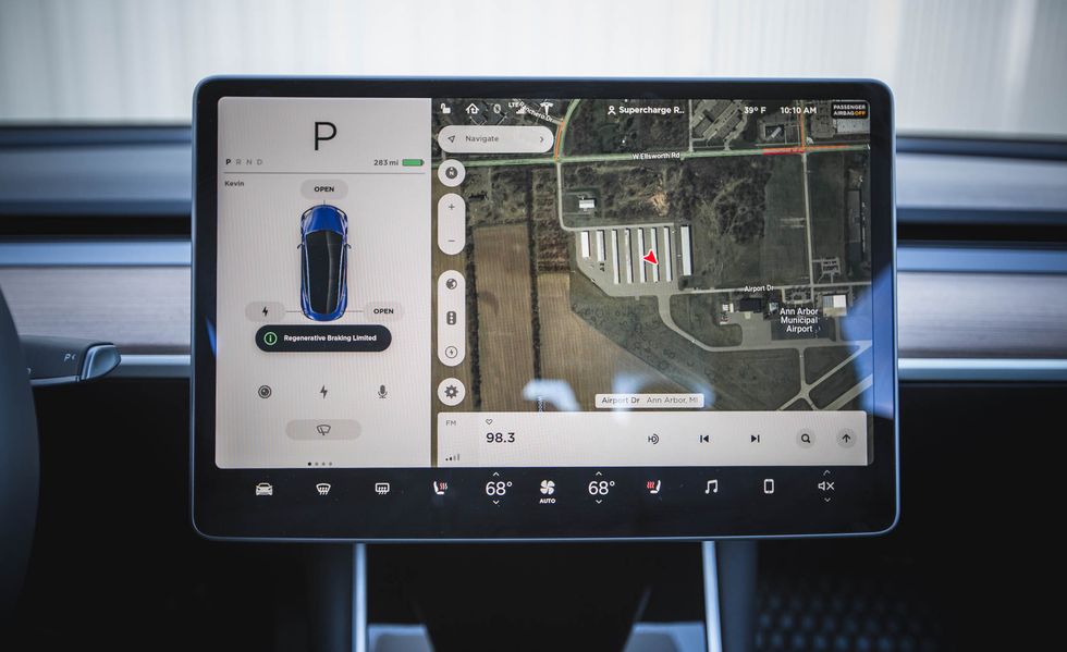 Tesla Model 3 infotainment (Image: Car & Driver)